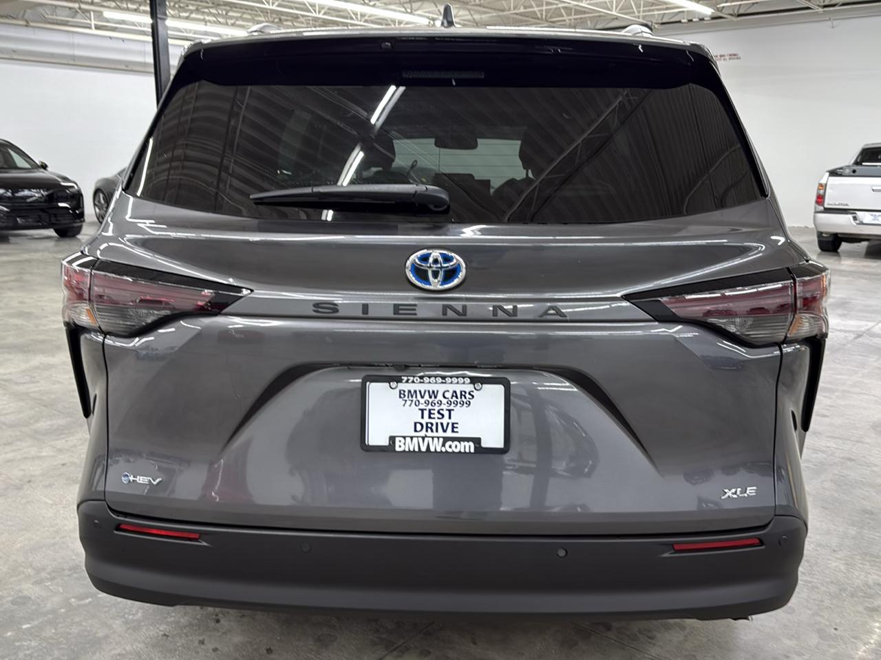 Toyota Sienna XLE FWD 8-Passenger (Natl) 2025