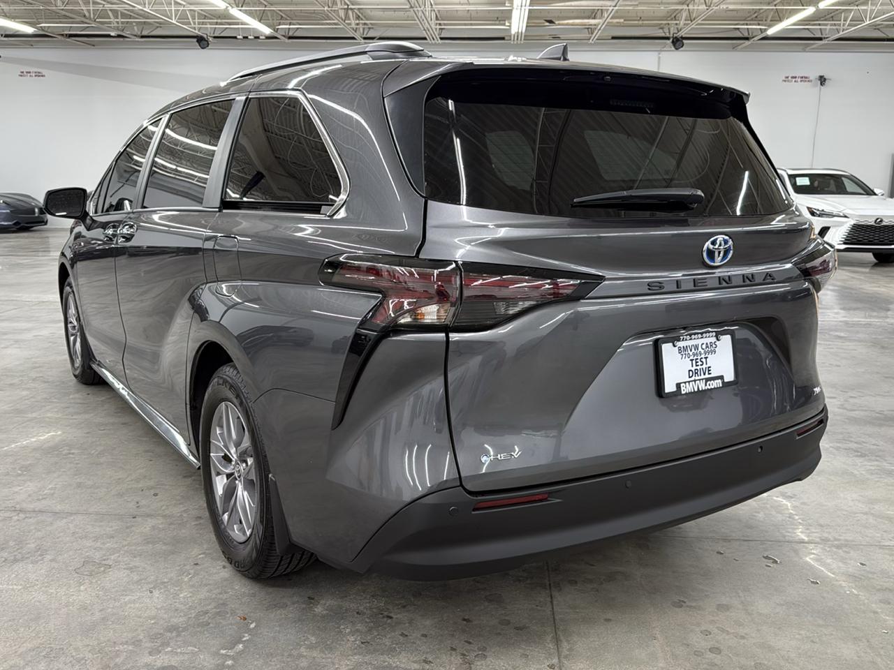 Toyota Sienna XLE FWD 8-Passenger (Natl) 2025