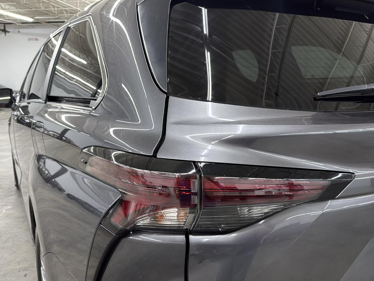 Toyota Sienna XLE FWD 8-Passenger (Natl) 2025