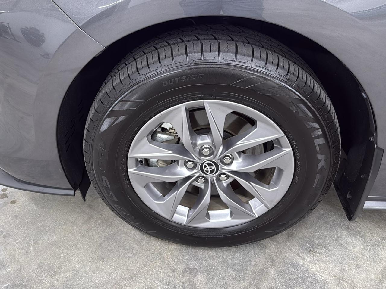Toyota Sienna XLE FWD 8-Passenger (Natl) 2025