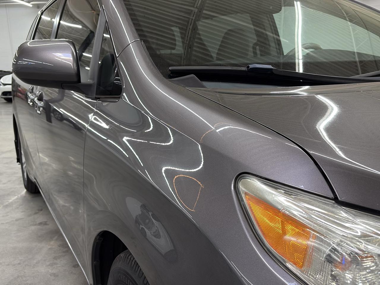 Toyota Sienna 5dr 8-Pass Van XLE FWD (Natl) 2011