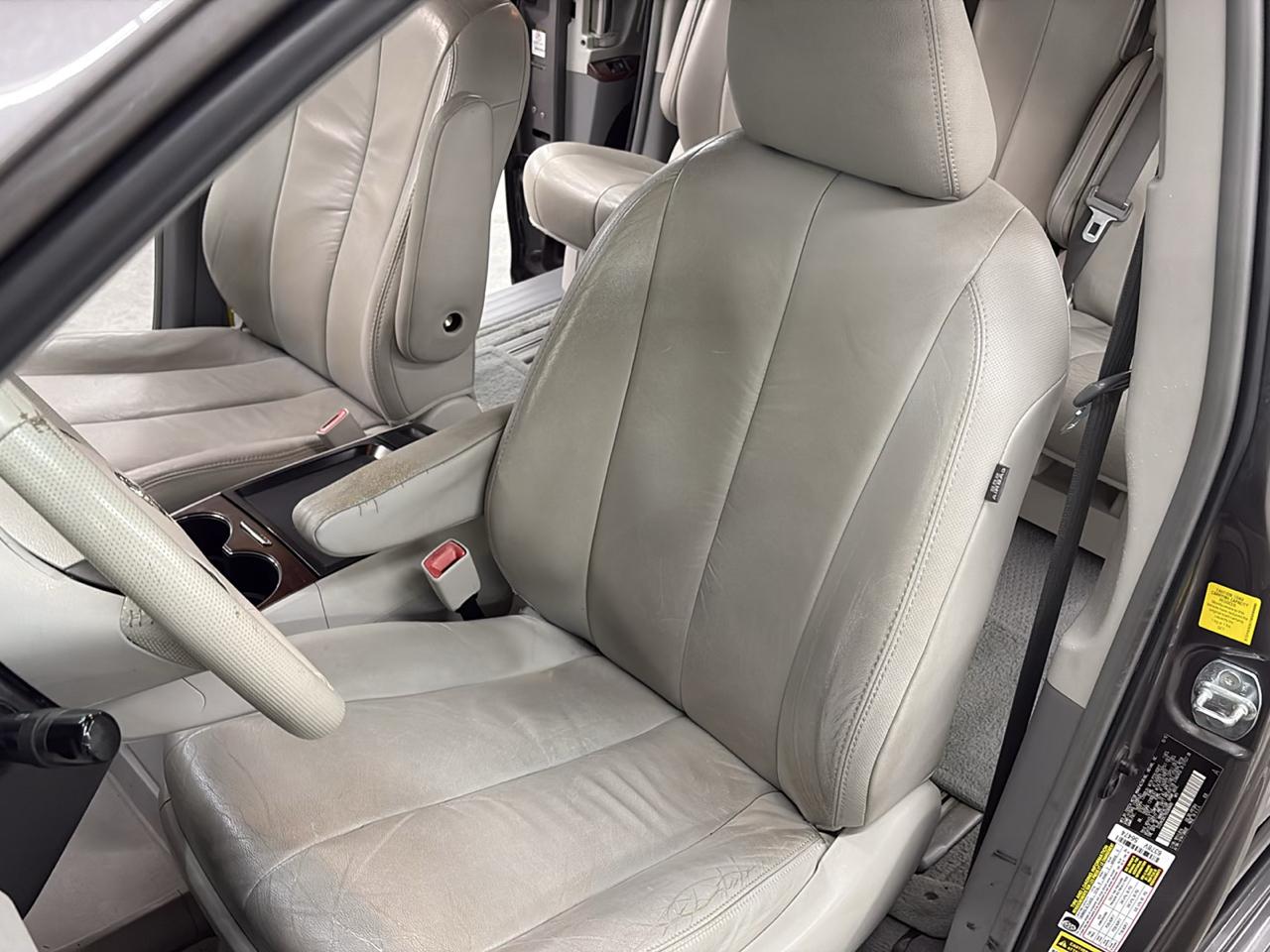 Toyota Sienna 5dr 8-Pass Van XLE FWD (Natl) 2011