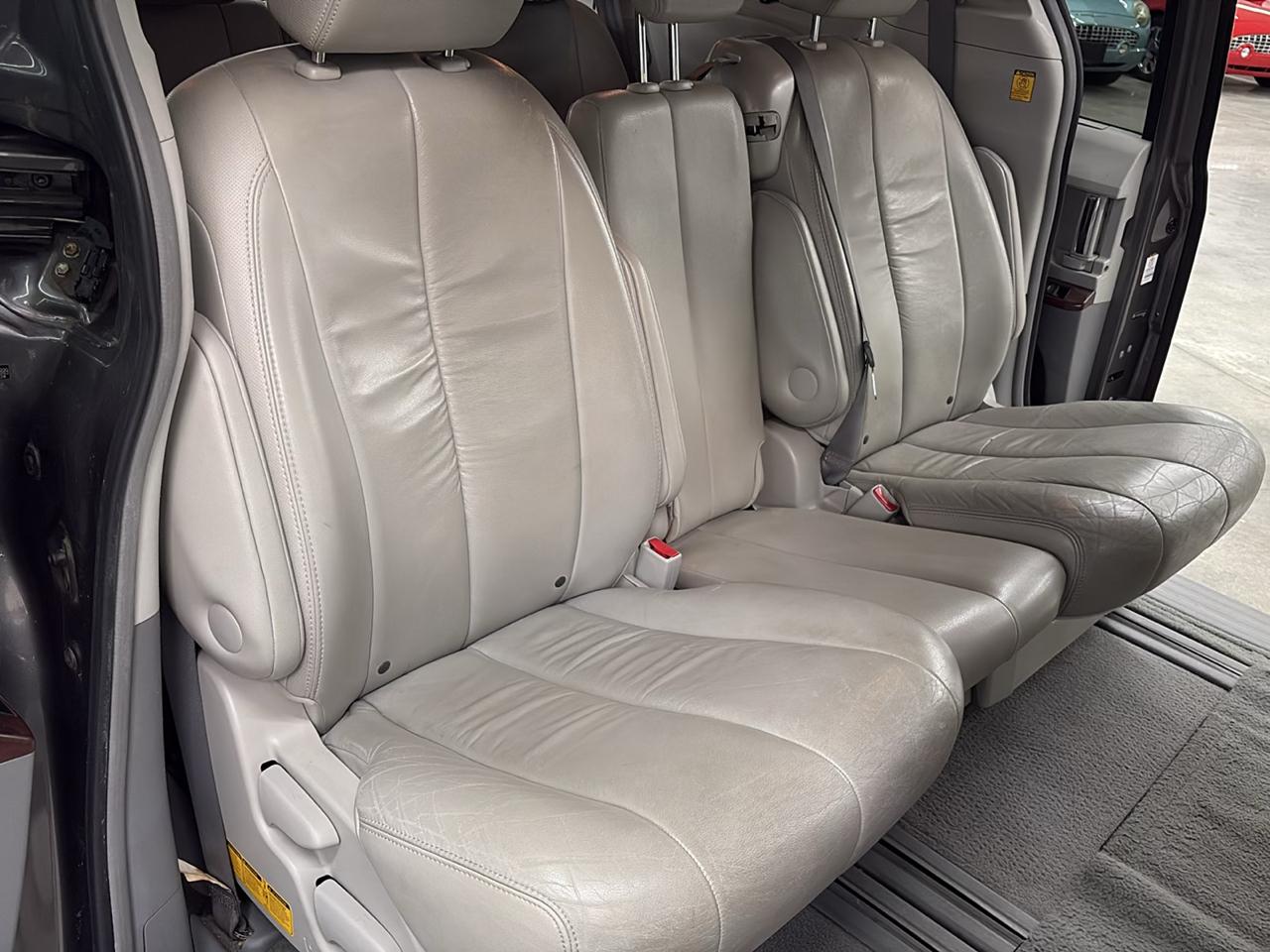 Toyota Sienna 5dr 8-Pass Van XLE FWD (Natl) 2011