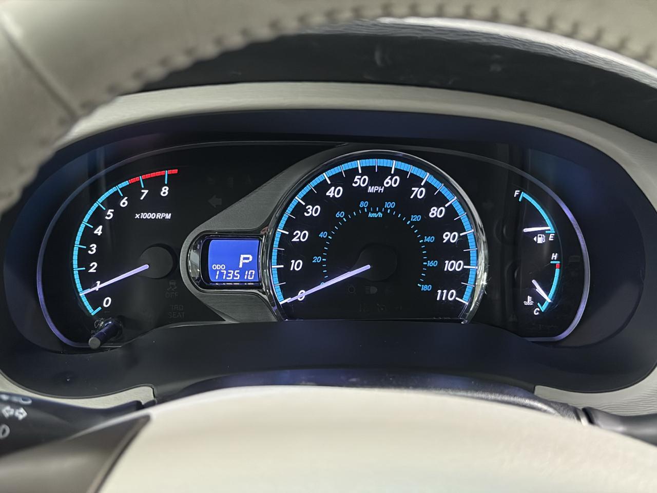 Toyota Sienna 5dr 8-Pass Van XLE FWD (Natl) 2011