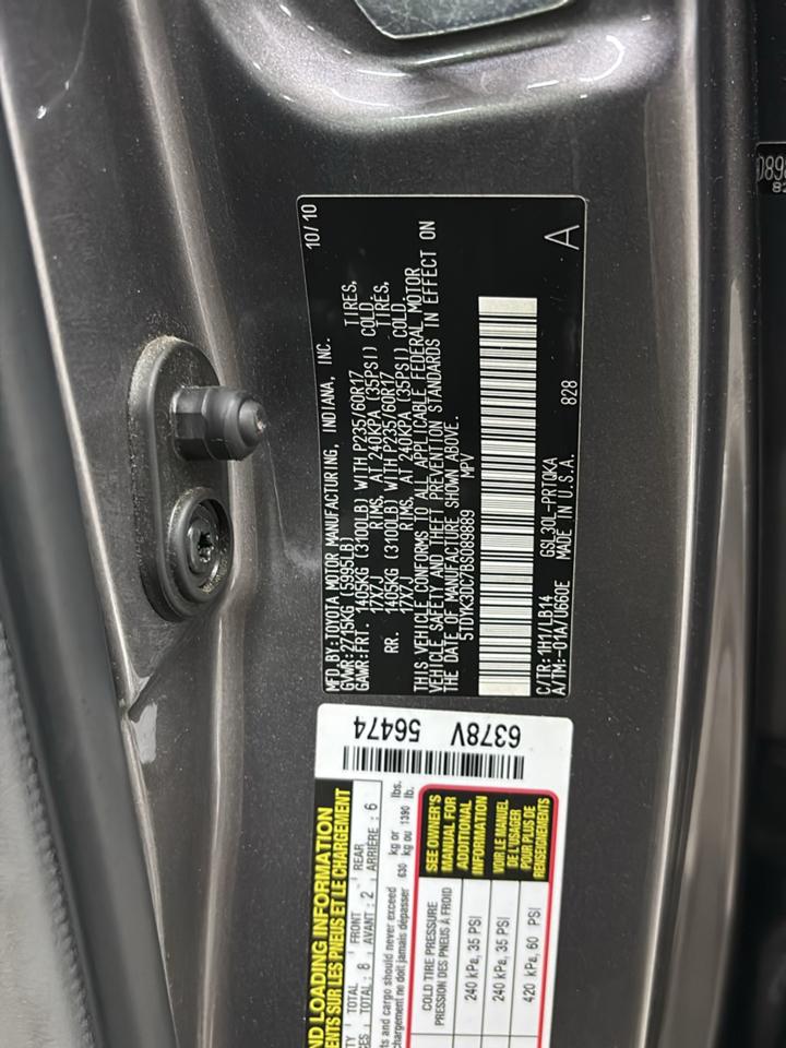 Toyota Sienna 5dr 8-Pass Van XLE FWD (Natl) 2011