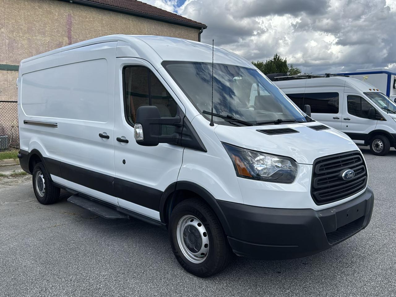 Ford Transit Van T-250 148" Med Rf 9000 GVWR Sliding RH Dr 2019