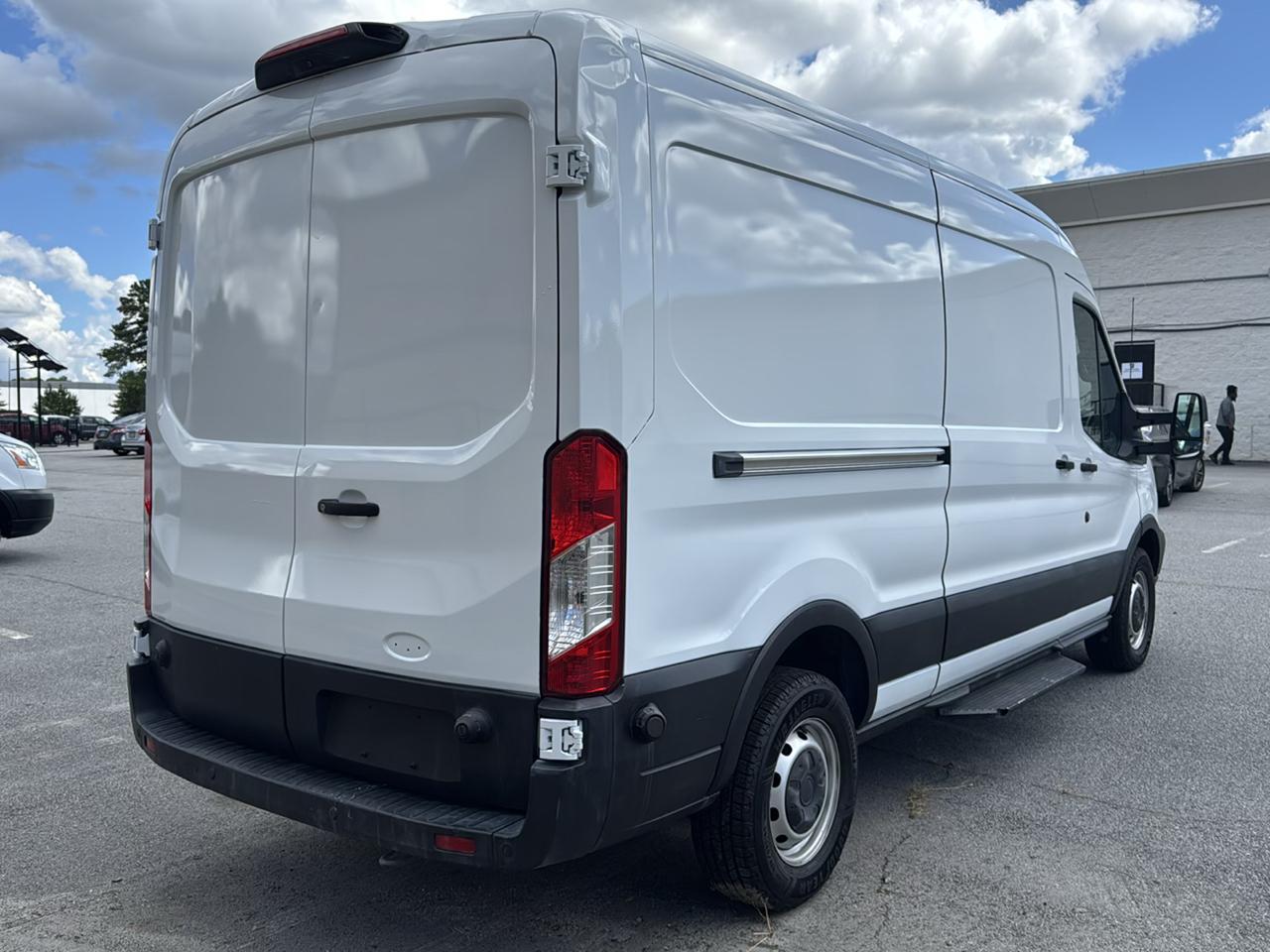 Ford Transit Van T-250 148" Med Rf 9000 GVWR Sliding RH Dr 2019