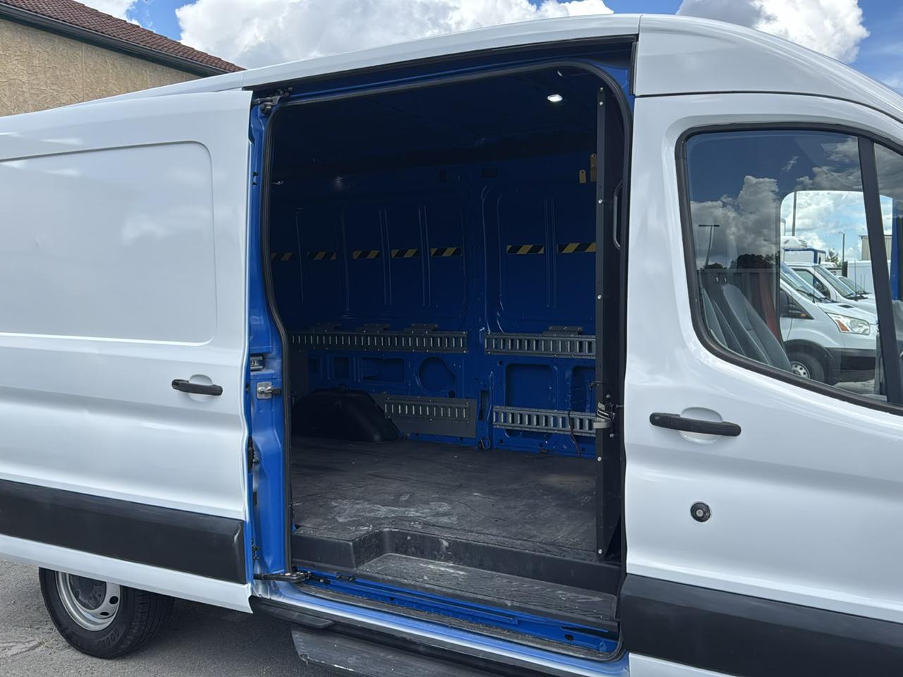 Ford Transit Van T-250 148" Med Rf 9000 GVWR Sliding RH Dr 2019