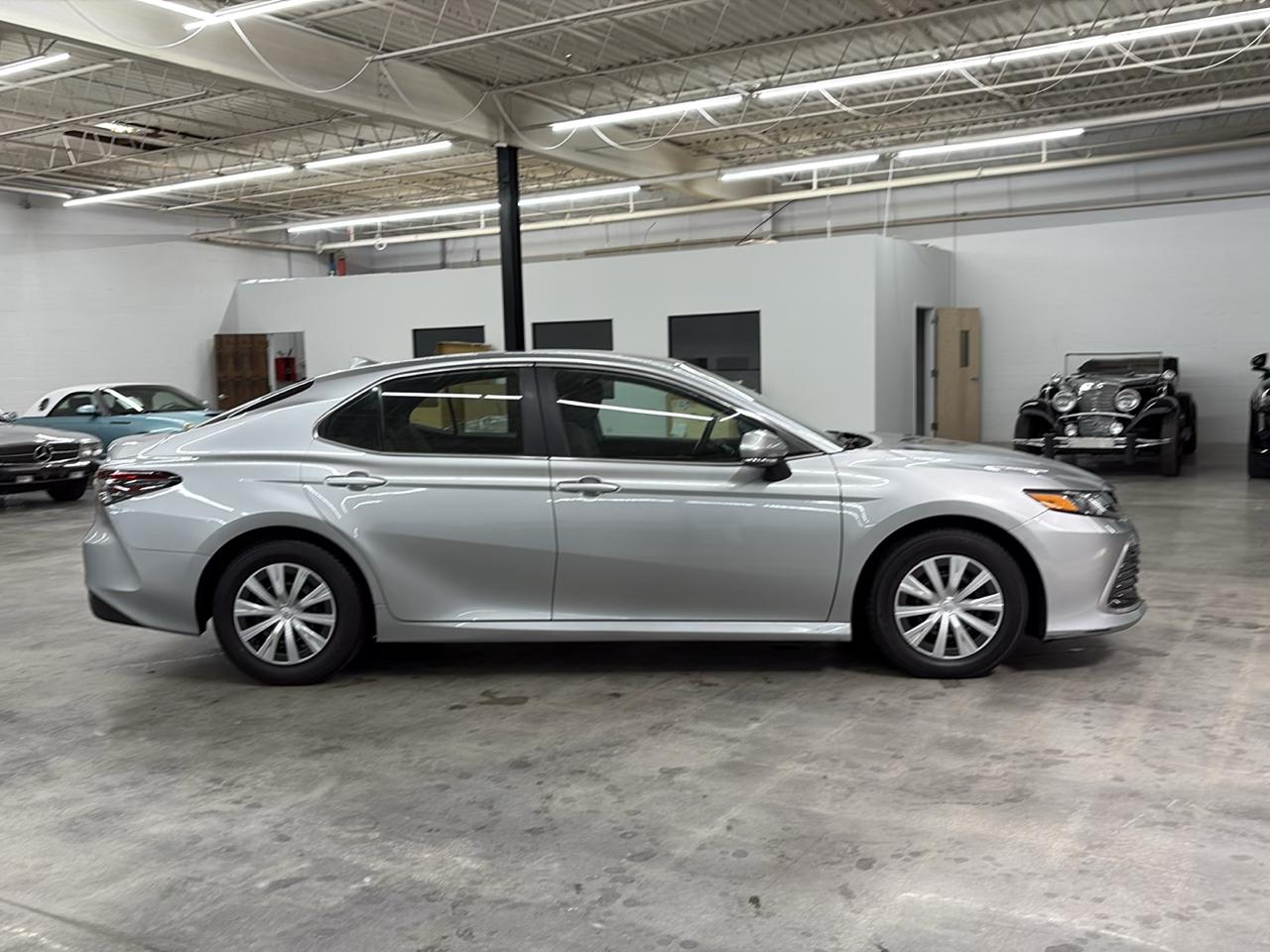 Toyota Camry Hybrid LE CVT (Natl) 2023