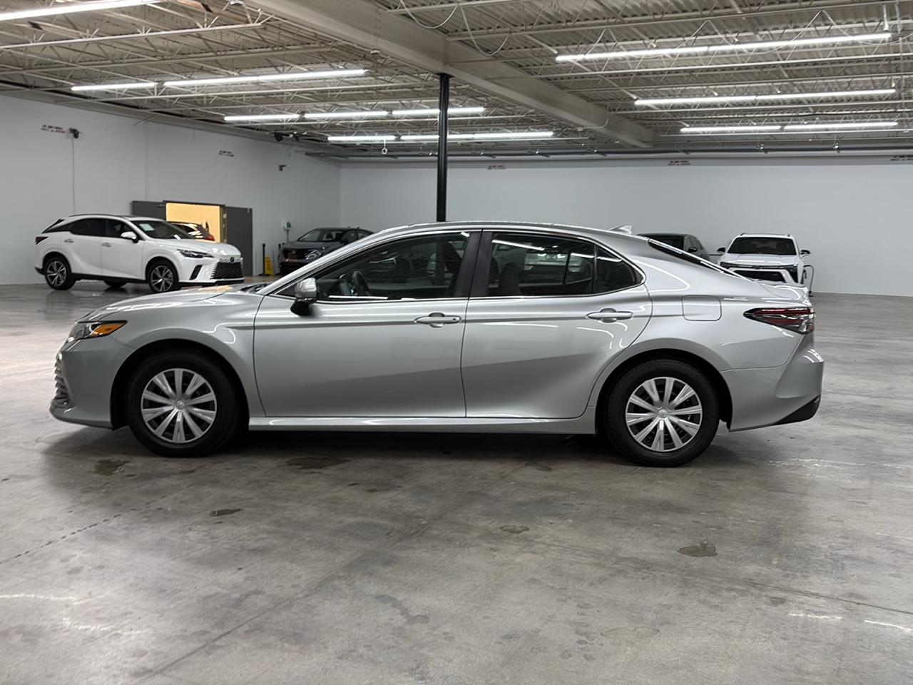 Toyota Camry Hybrid LE CVT (Natl) 2023