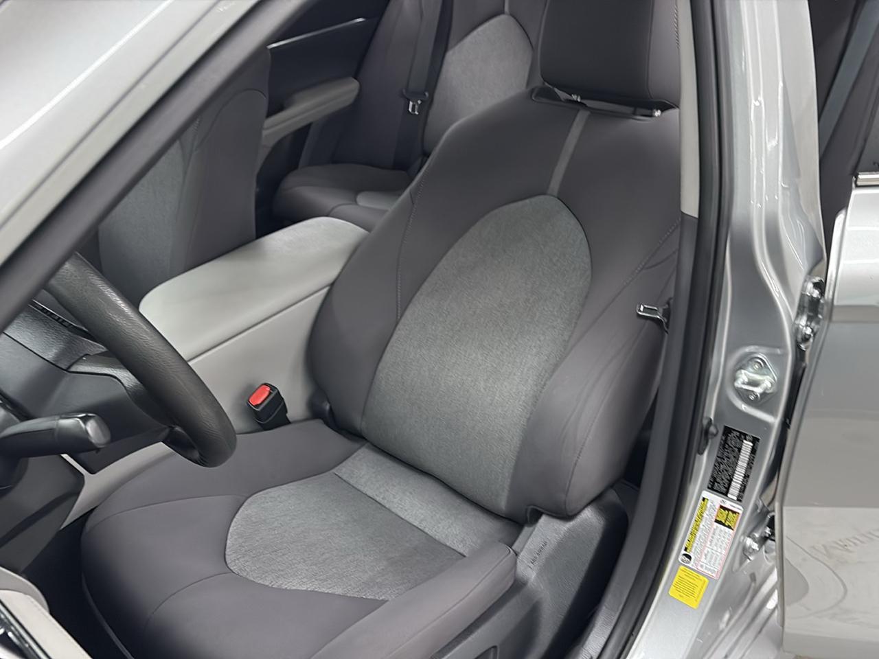 Toyota Camry Hybrid LE CVT (Natl) 2023