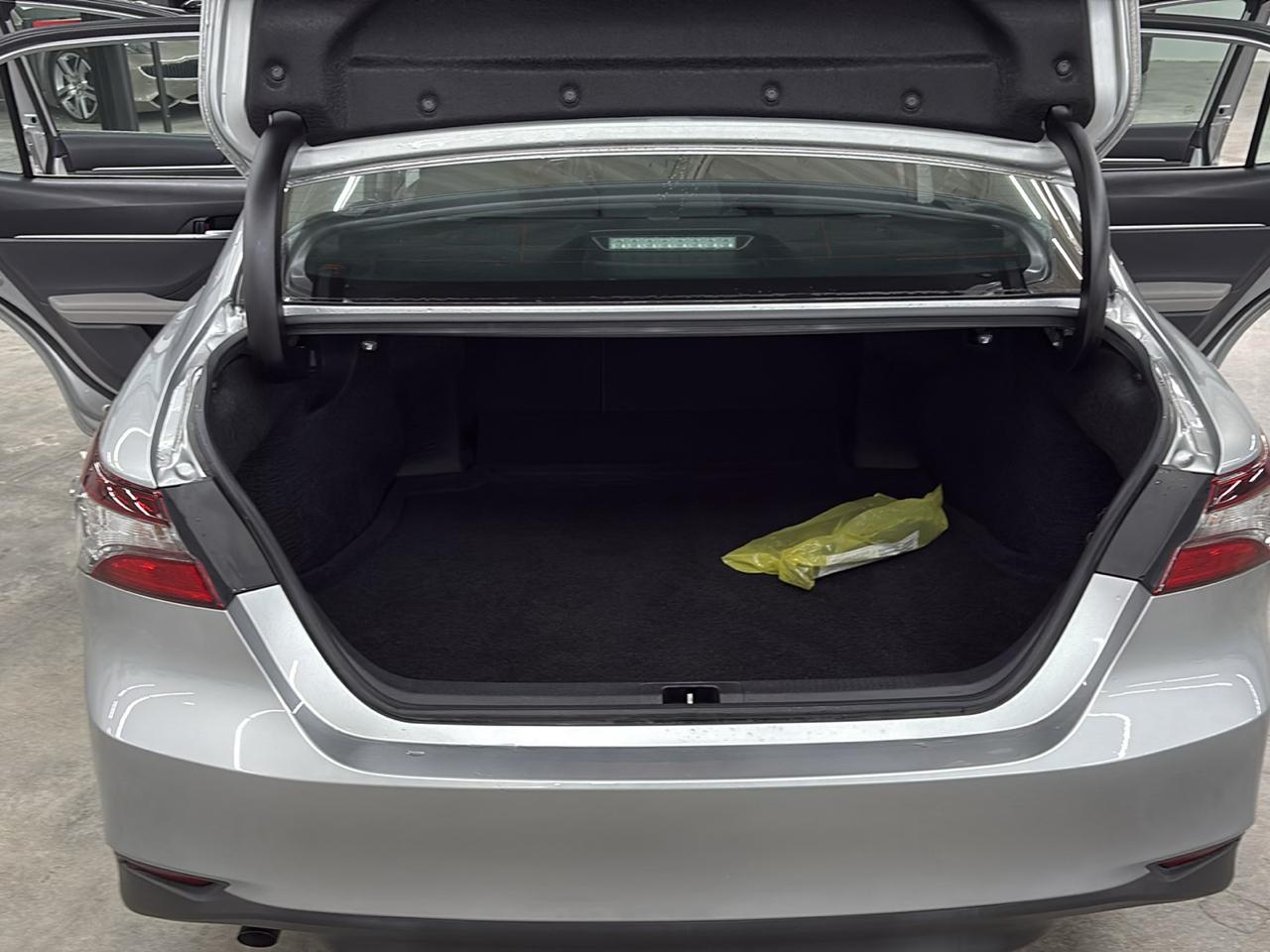 Toyota Camry Hybrid LE CVT (Natl) 2023