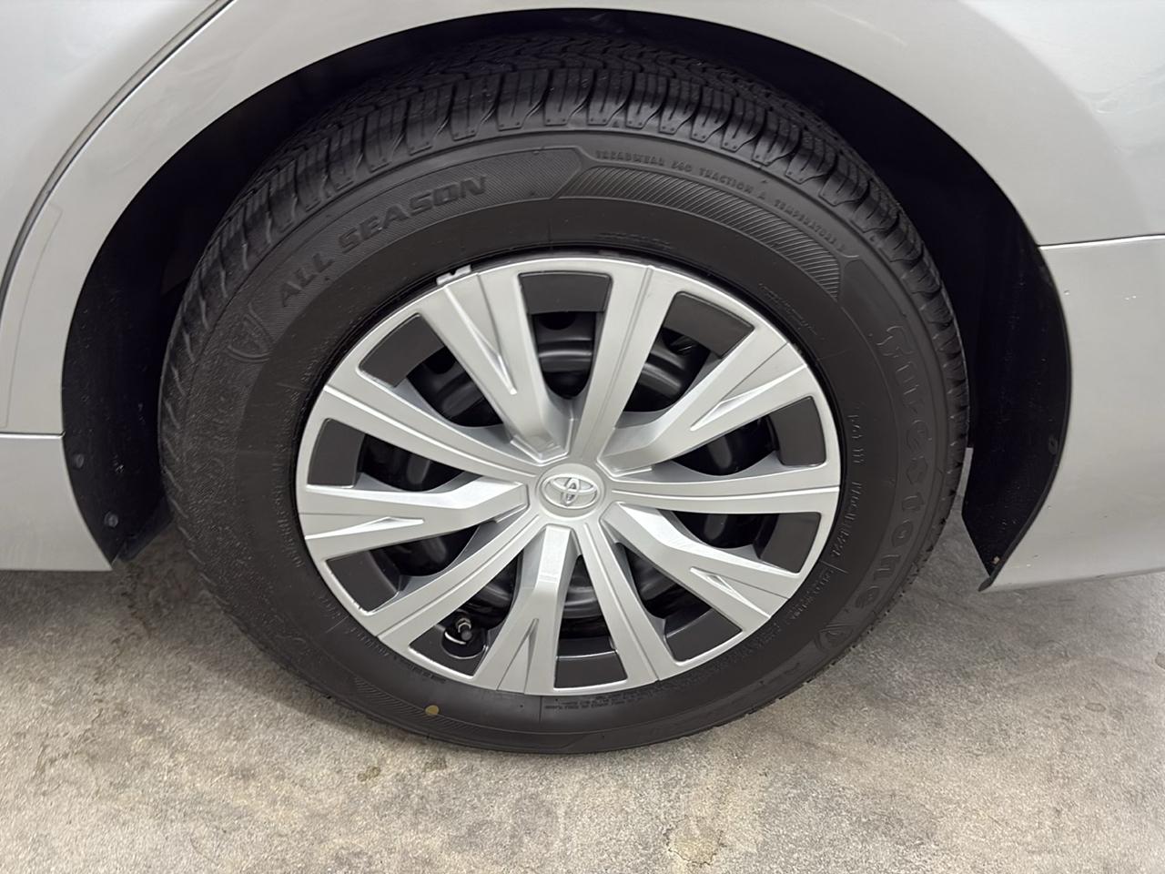 Toyota Camry Hybrid LE CVT (Natl) 2023