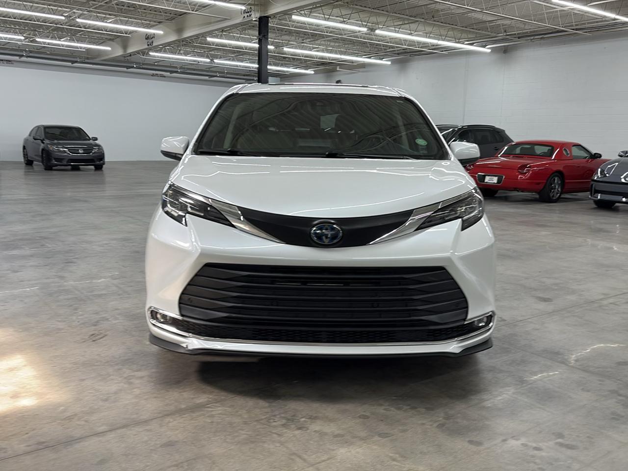 Toyota Sienna XLE FWD 7-Passenger (Natl) 2023