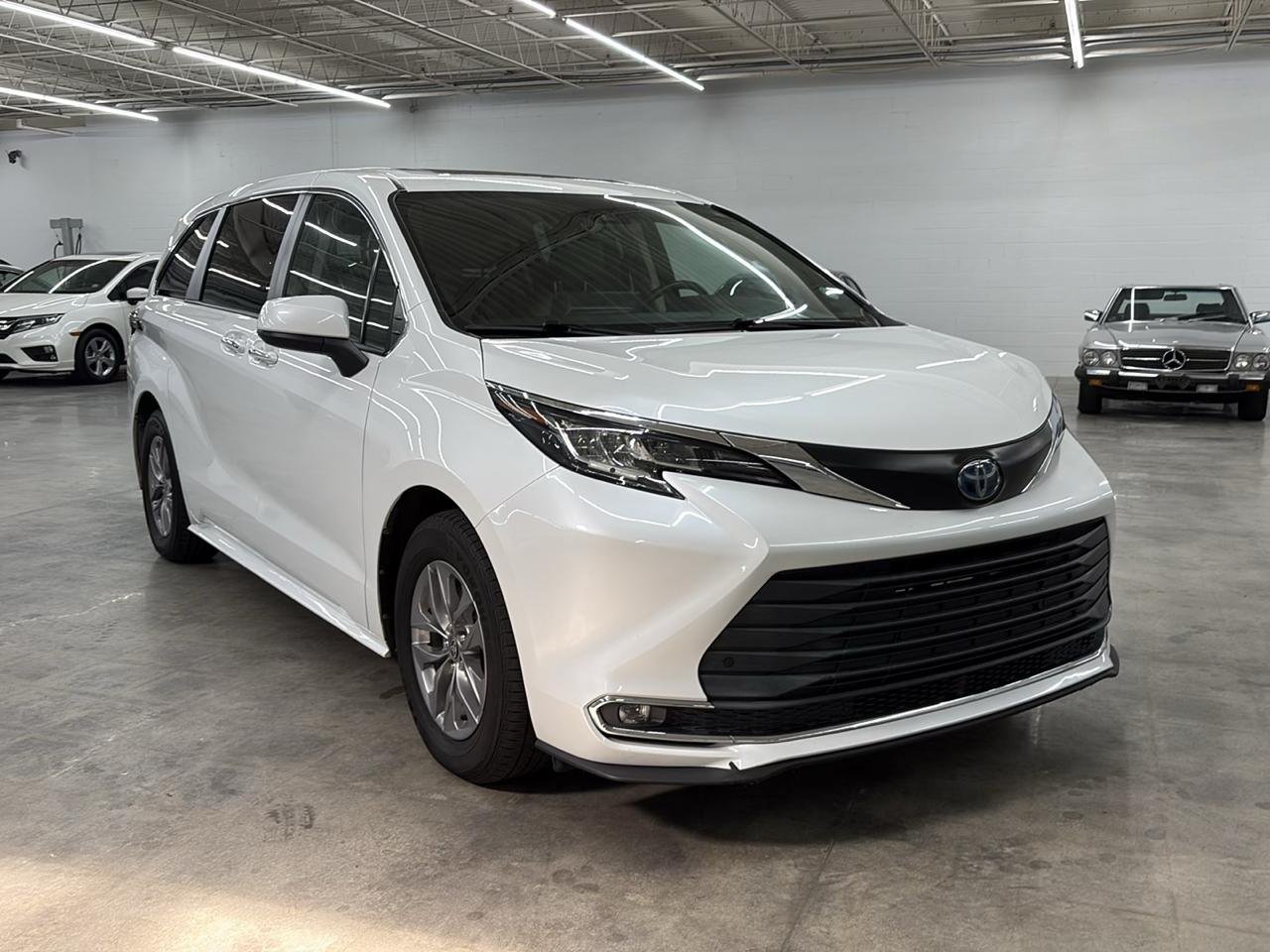Toyota Sienna XLE FWD 7-Passenger (Natl) 2023