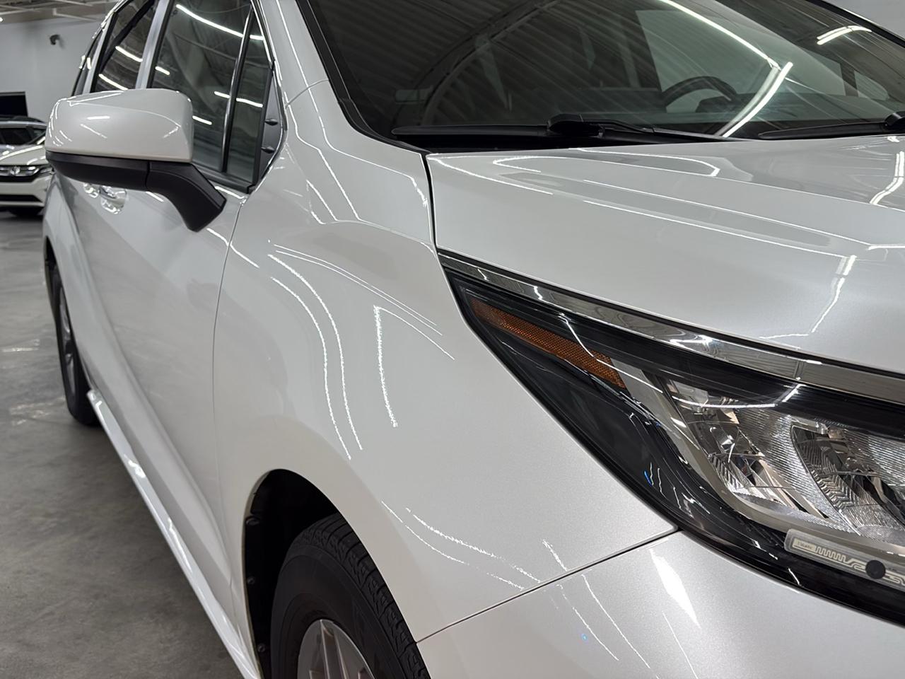 Toyota Sienna XLE FWD 7-Passenger (Natl) 2023