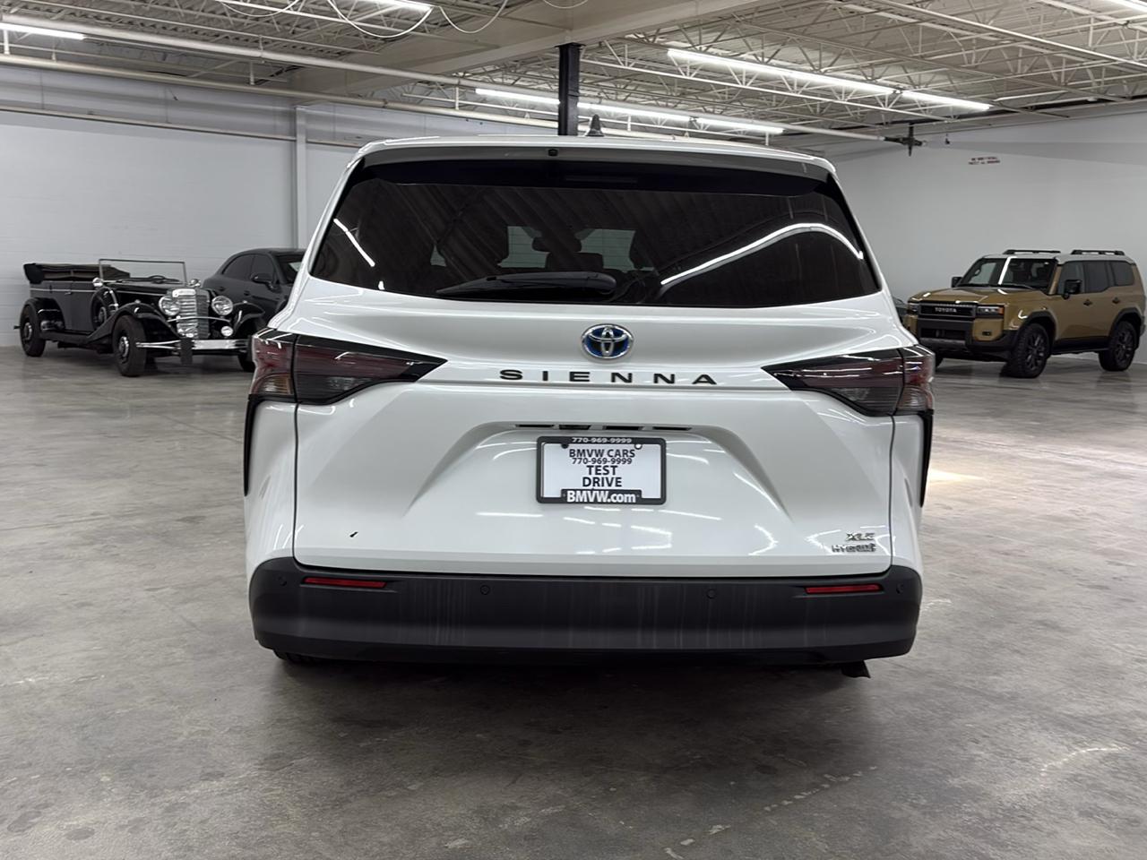 Toyota Sienna XLE FWD 7-Passenger (Natl) 2023