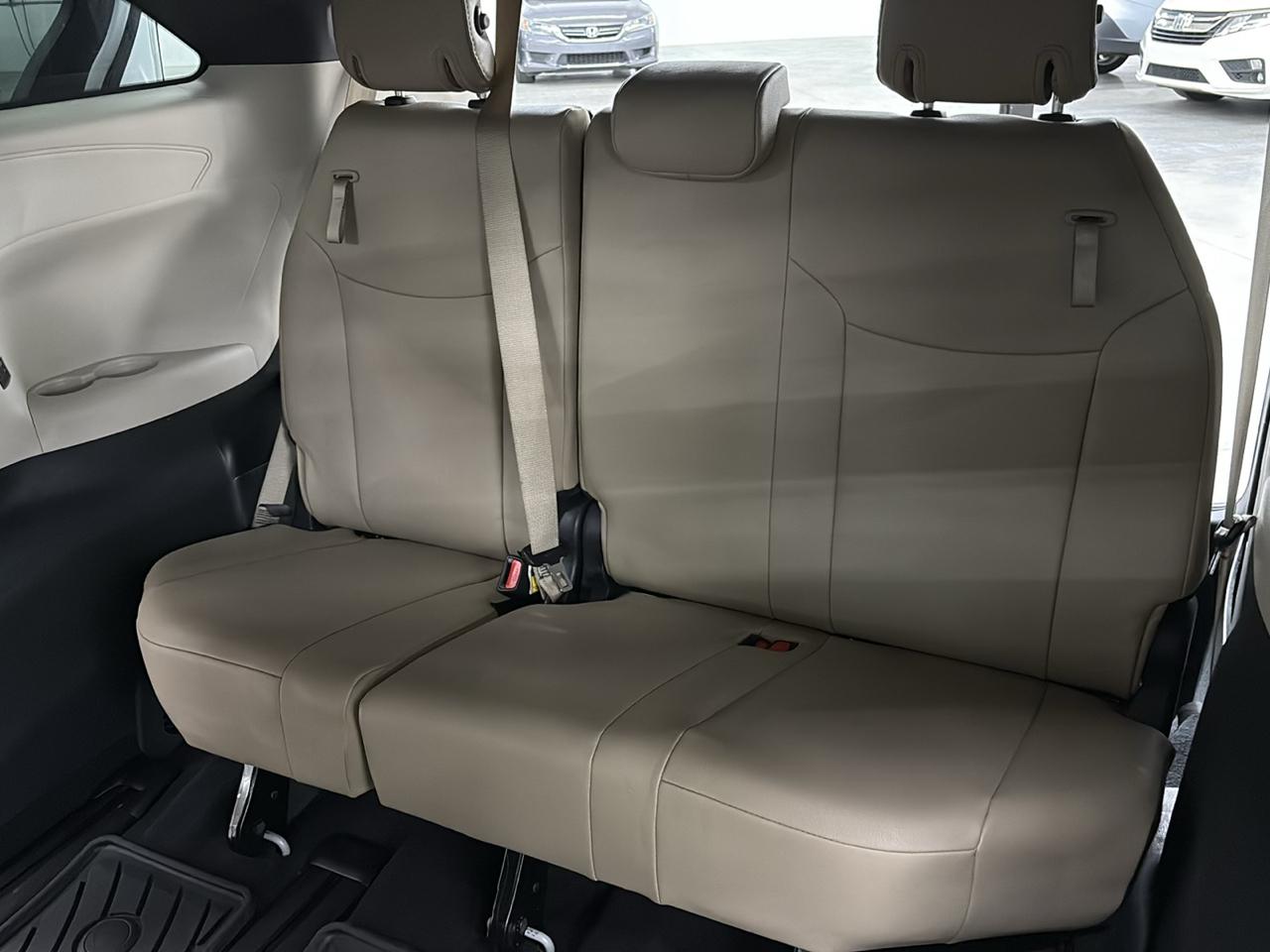 Toyota Sienna XLE FWD 7-Passenger (Natl) 2023