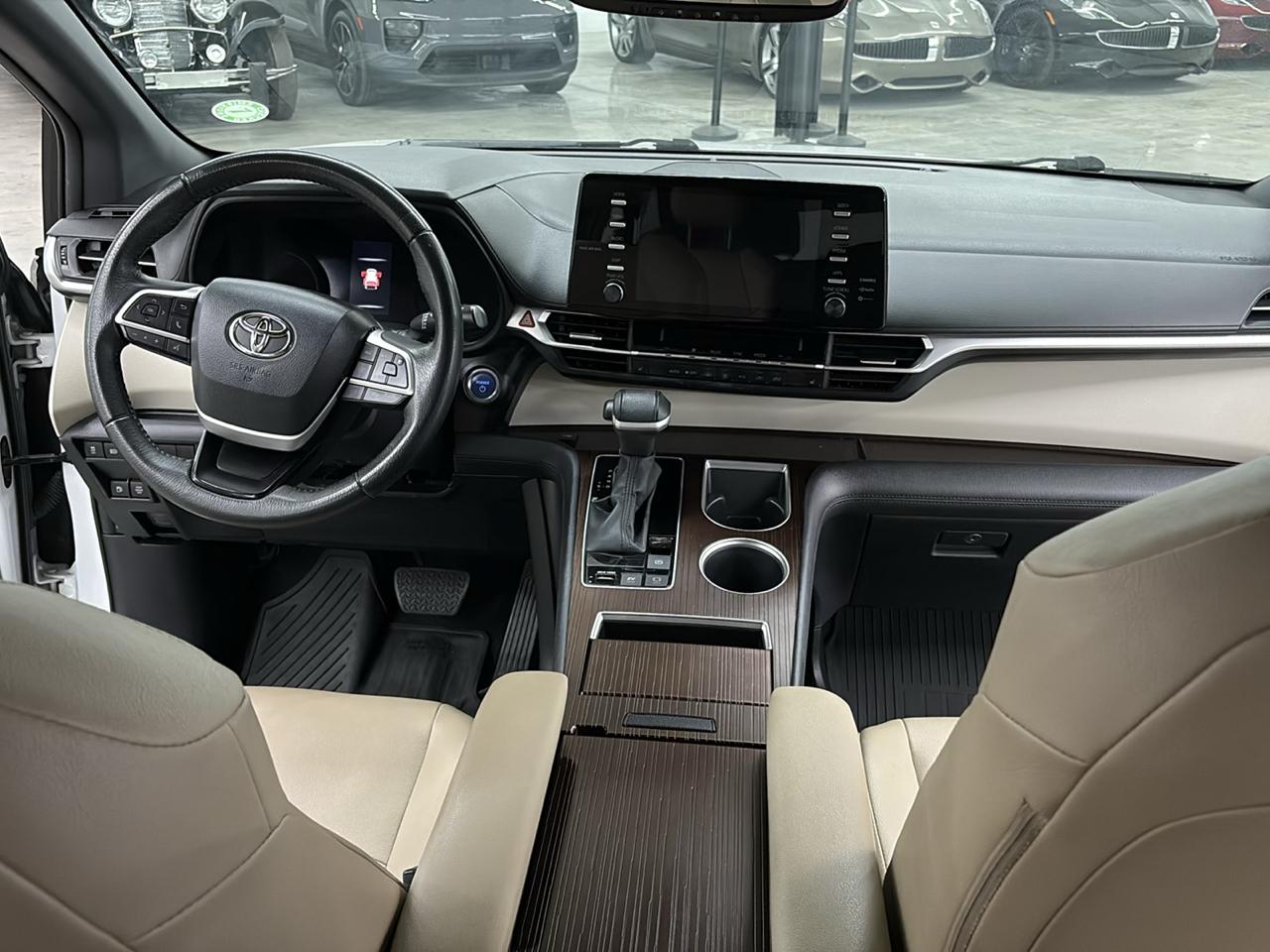 Toyota Sienna XLE FWD 7-Passenger (Natl) 2023