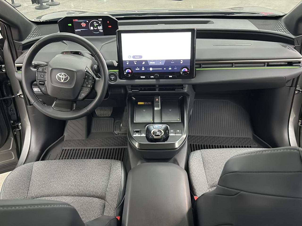 Toyota bZ XLE Plus FWD (Natl) 2026