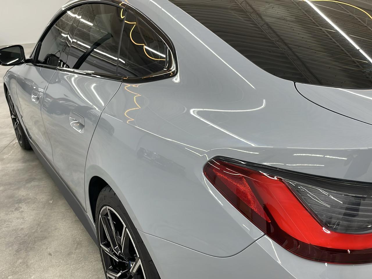 BMW i4 photo 11