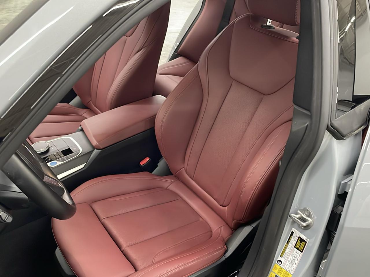 BMW i4 photo 13