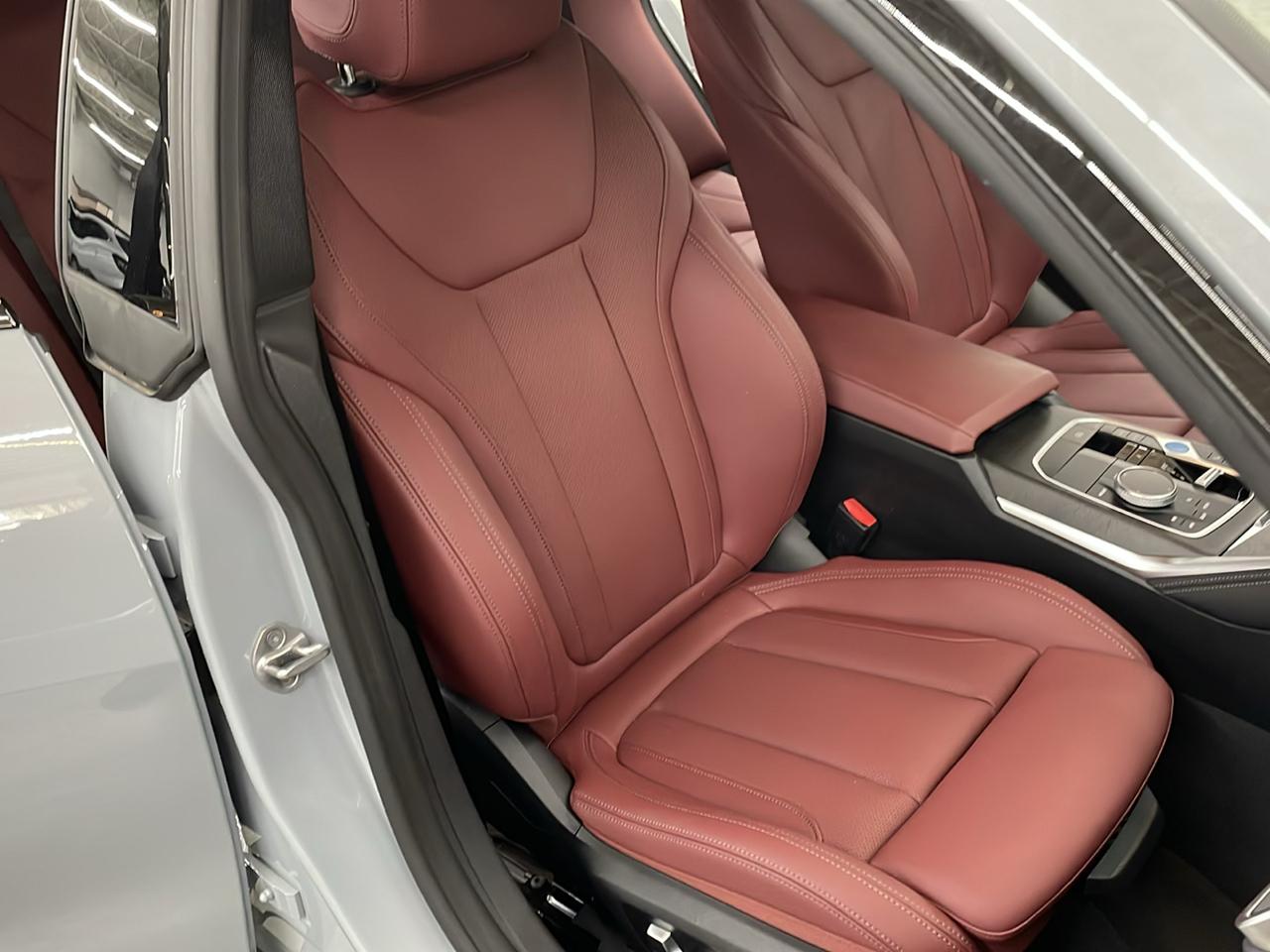 BMW i4 photo 14