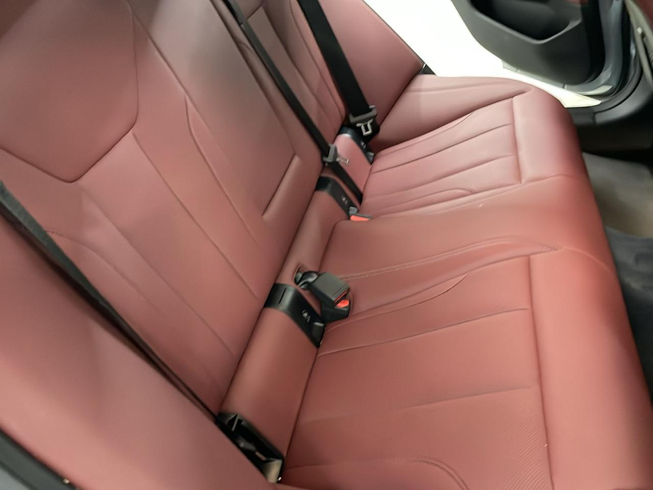 BMW i4 photo 15