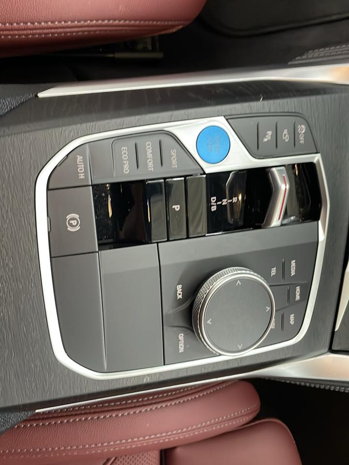 BMW i4 photo 20