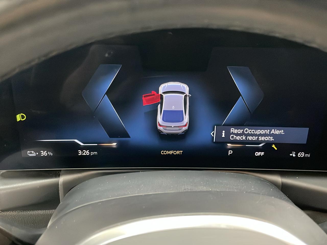 BMW i4 photo 22