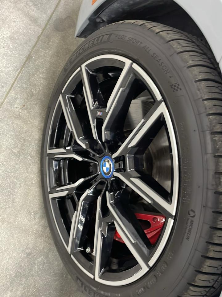 BMW i4 photo 25