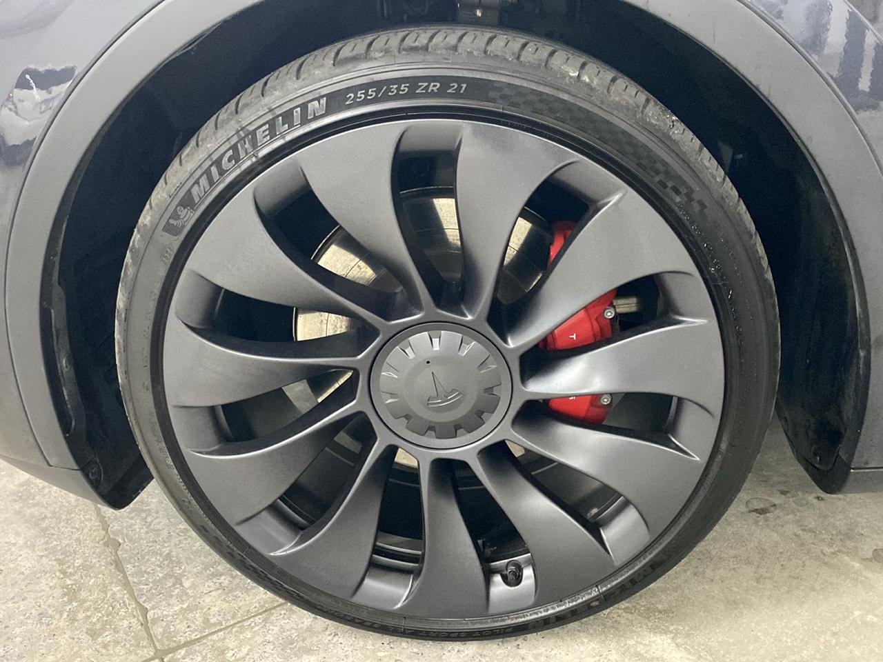 Tesla Model Y Performance AWD 2024