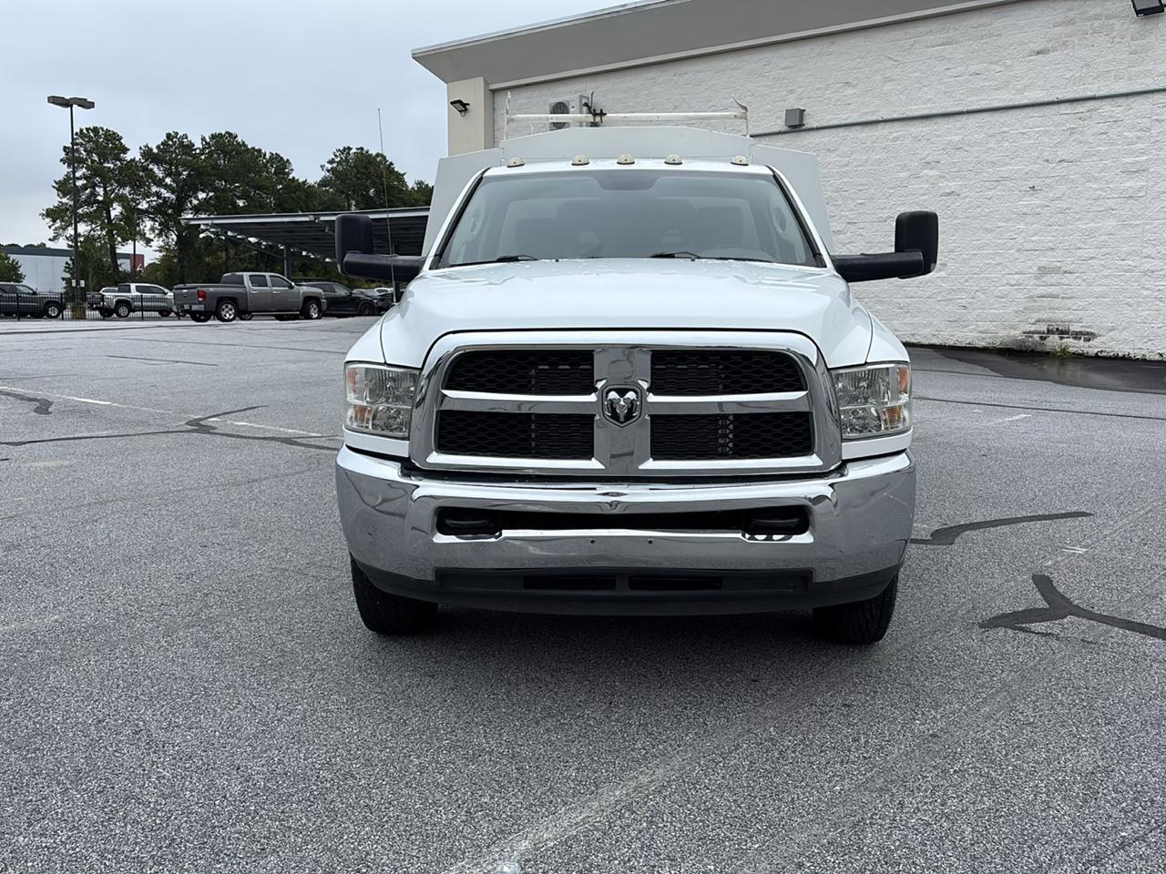 RAM 3500 Chassis Cab Tradesman 2WD Reg Cab 84" CA 167.5" WB 2017