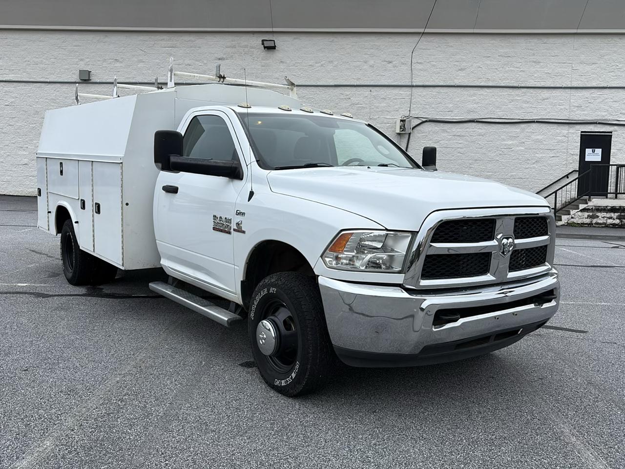RAM 3500 Chassis Cab Tradesman 2WD Reg Cab 84" CA 167.5" WB 2017