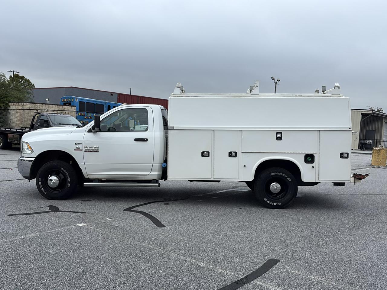 RAM 3500 Chassis Cab Tradesman 2WD Reg Cab 84" CA 167.5" WB 2017