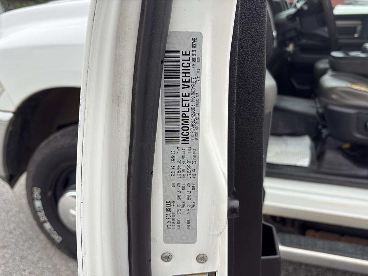 RAM 3500 Chassis Cab Tradesman 2WD Reg Cab 84" CA 167.5" WB 2017