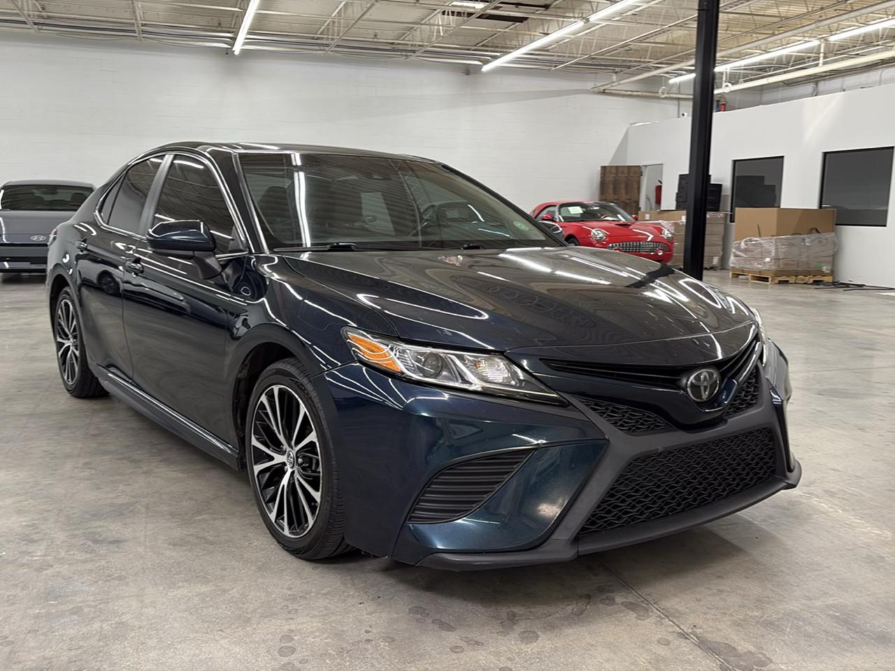 Toyota Camry SE Auto (Natl) 2018