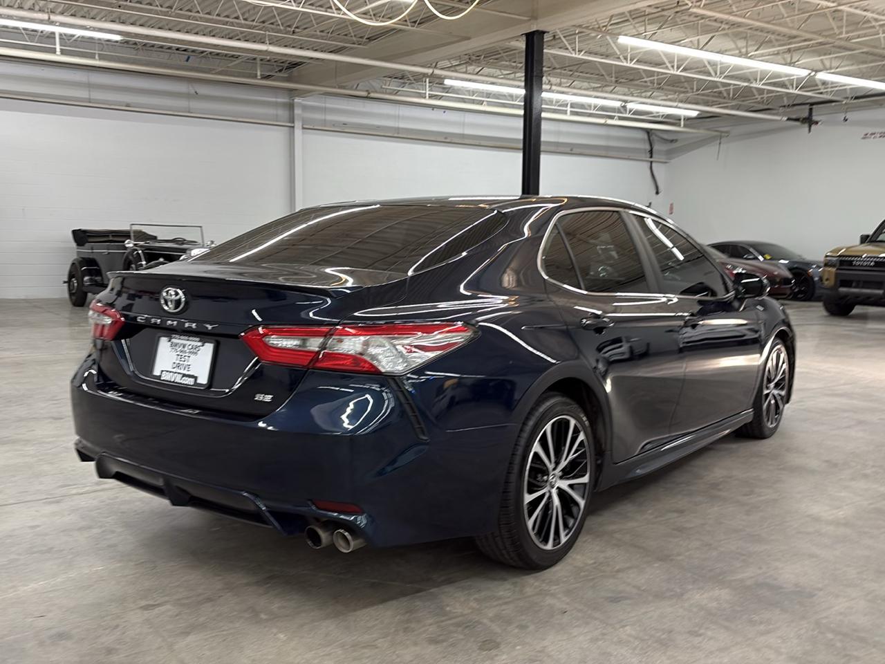 Toyota Camry SE Auto (Natl) 2018