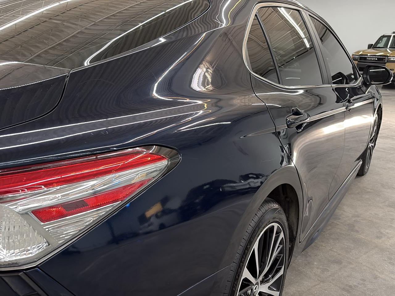 Toyota Camry SE Auto (Natl) 2018