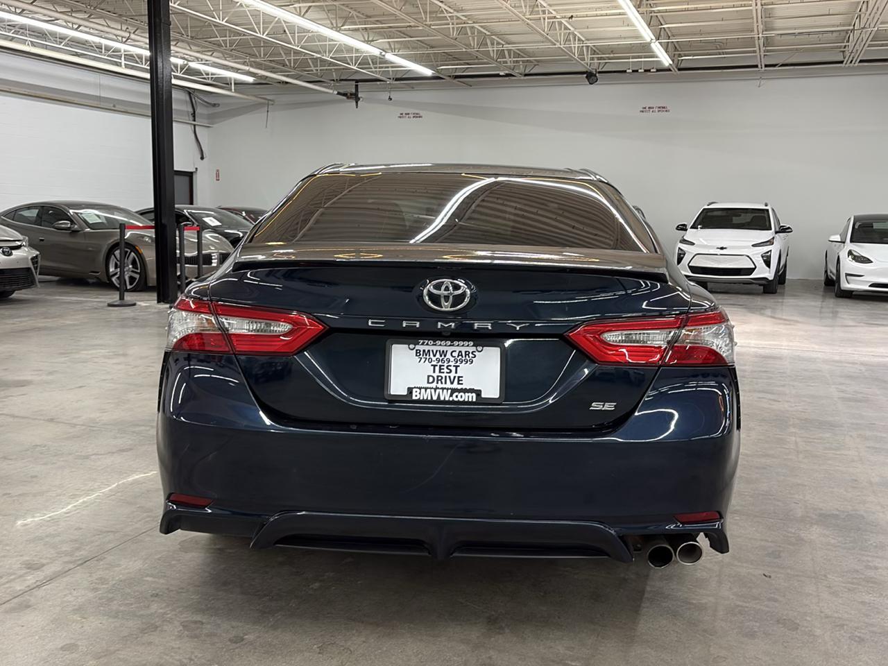 Toyota Camry SE Auto (Natl) 2018