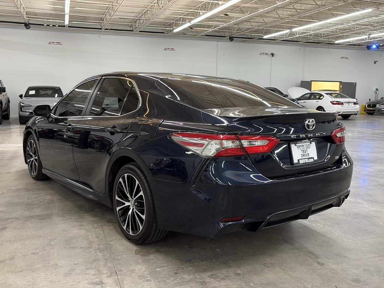 Toyota Camry SE Auto (Natl) 2018