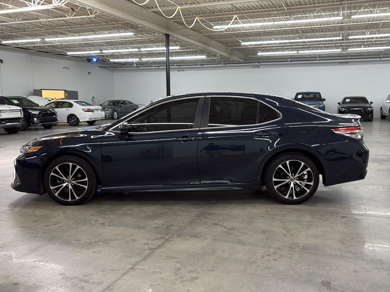 Toyota Camry SE Auto (Natl) 2018