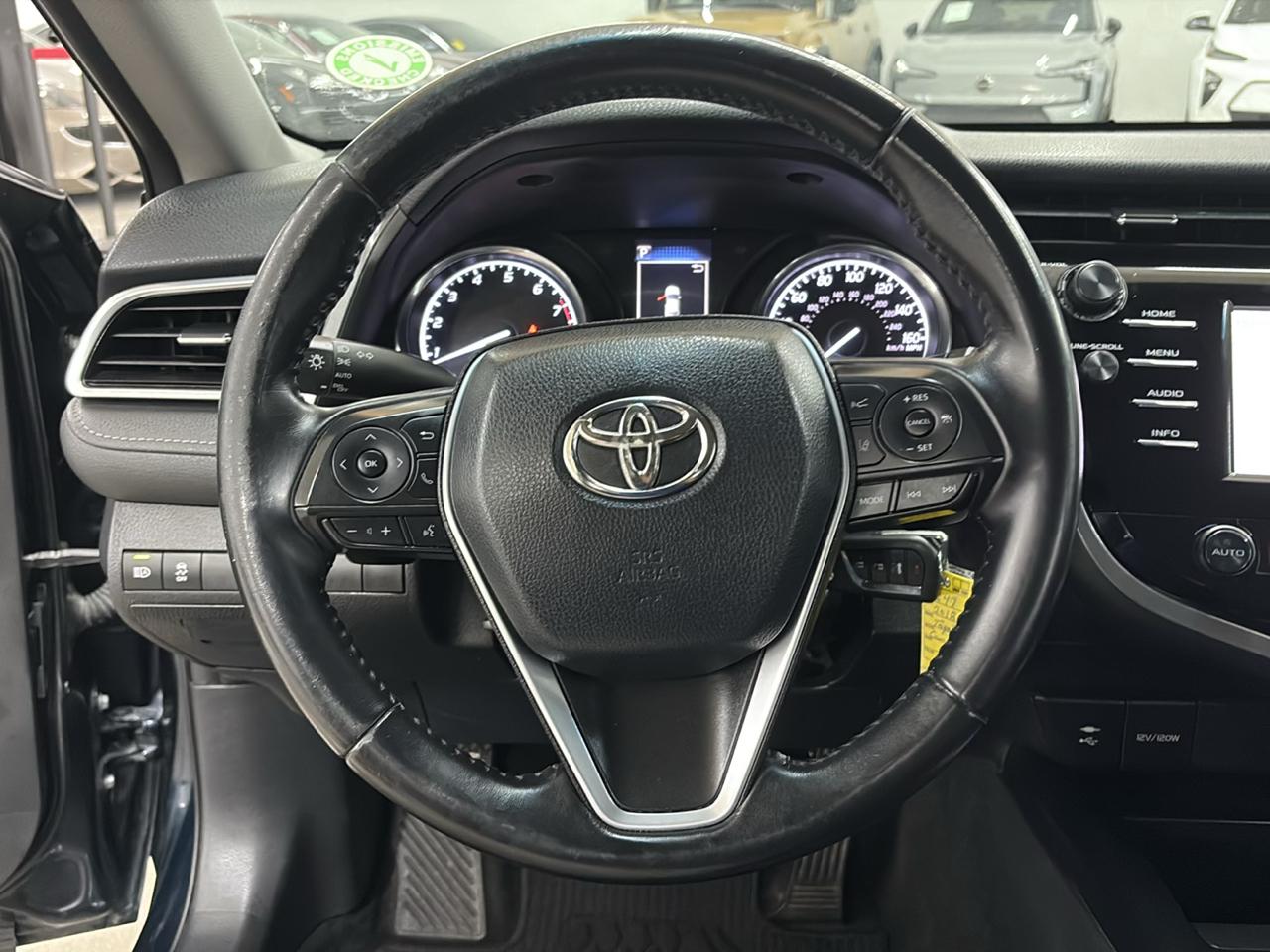 Toyota Camry SE Auto (Natl) 2018