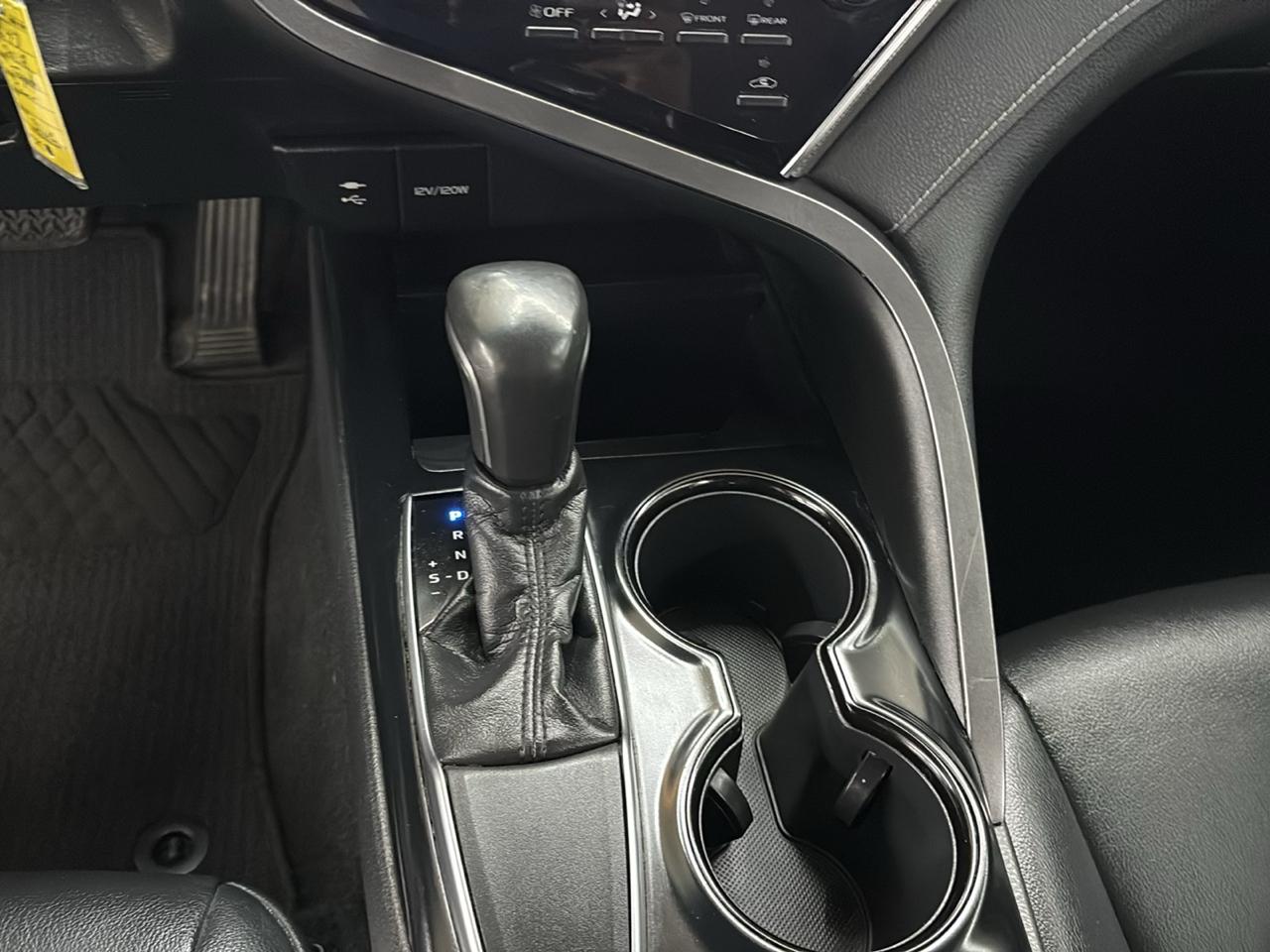 Toyota Camry SE Auto (Natl) 2018