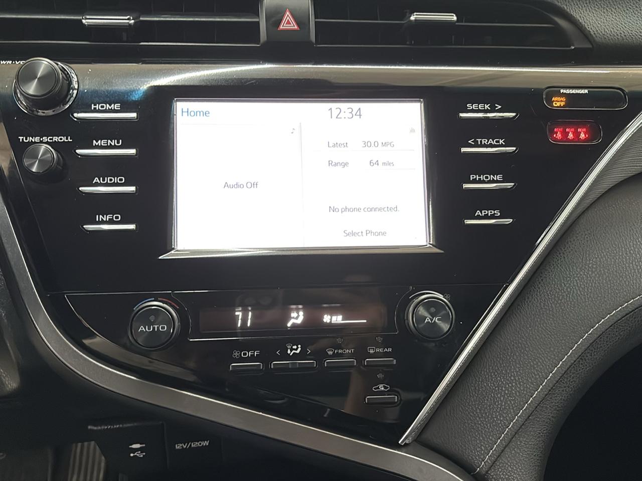 Toyota Camry SE Auto (Natl) 2018