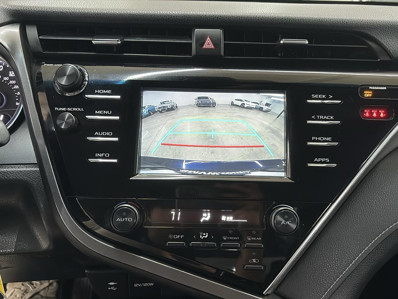 Toyota Camry SE Auto (Natl) 2018