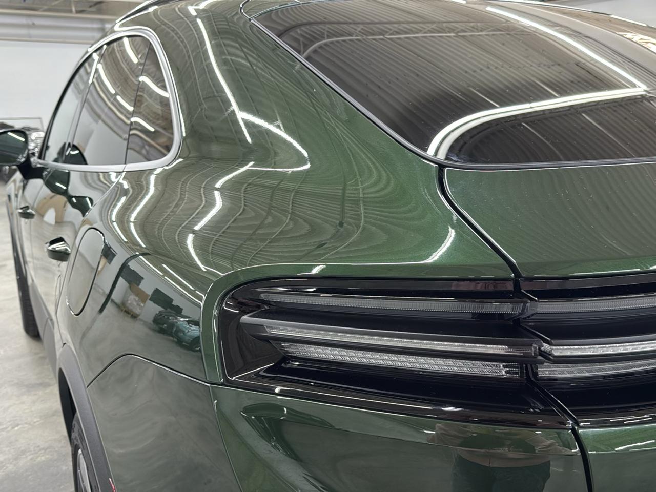Porsche Macan Electric 4 AWD 2024