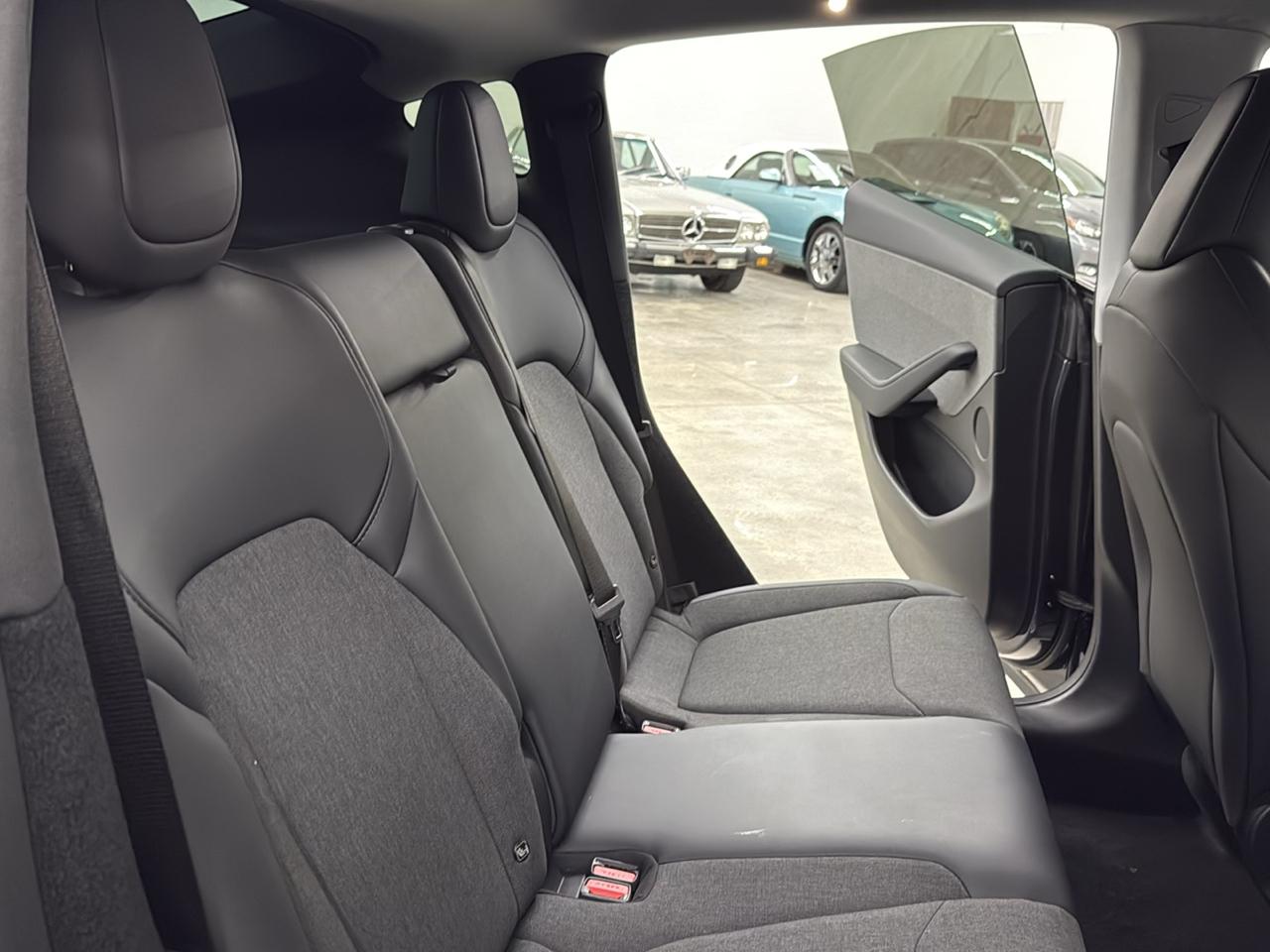Tesla Model Y Premium RWD 2026