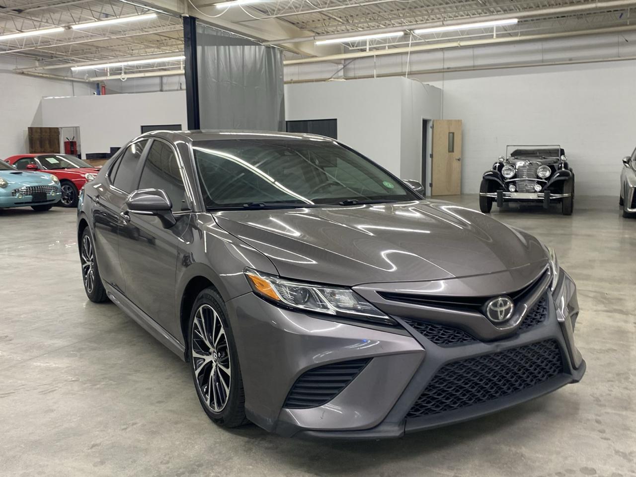 Toyota Camry SE Auto (Natl) 2020