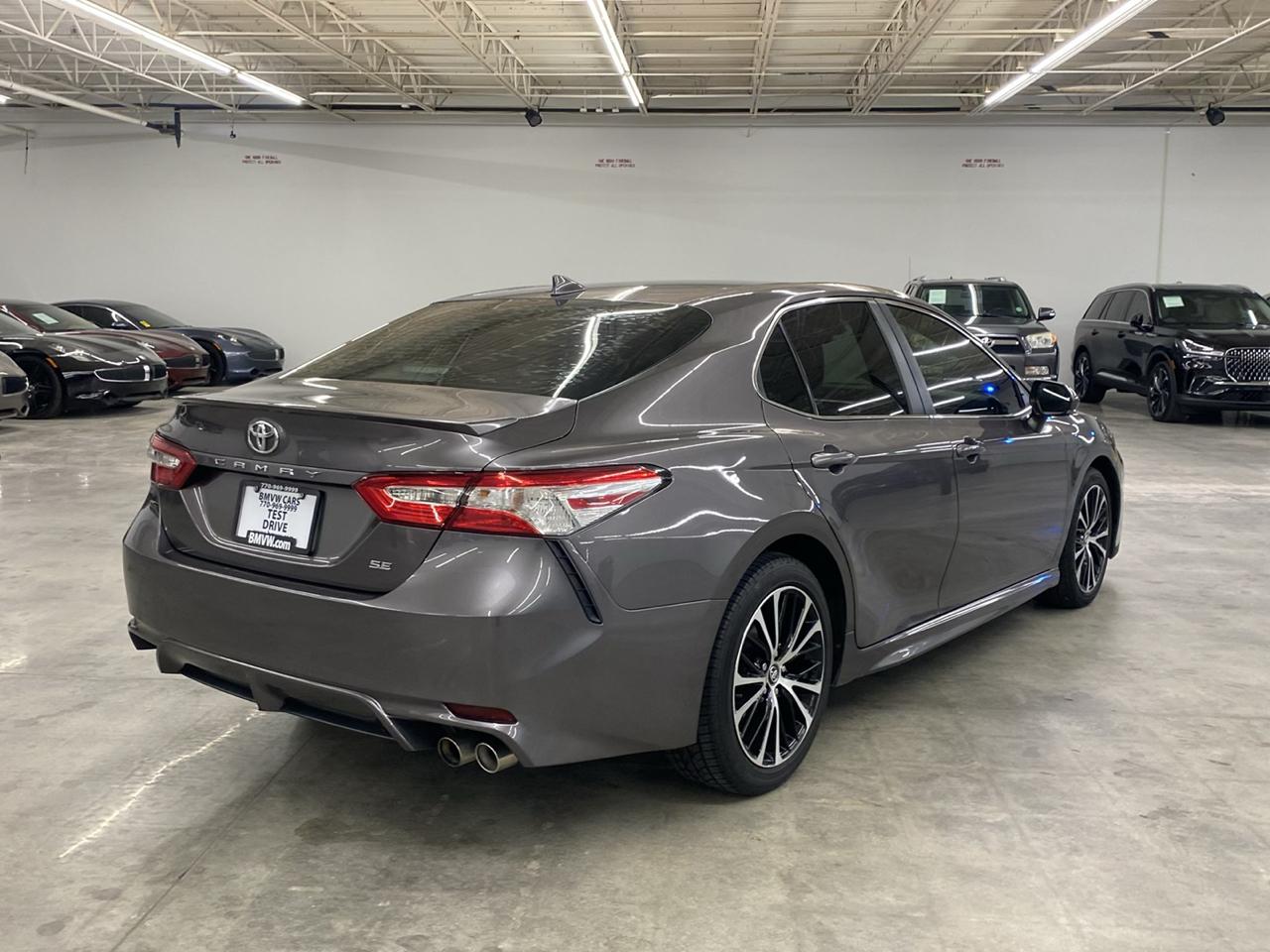 Toyota Camry SE Auto (Natl) 2020
